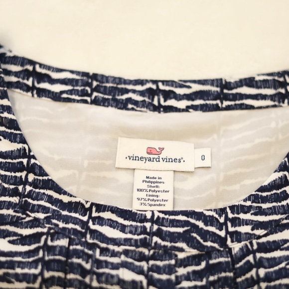{Vineyard Vines} Patterned Blouse - Picture 6 of 6